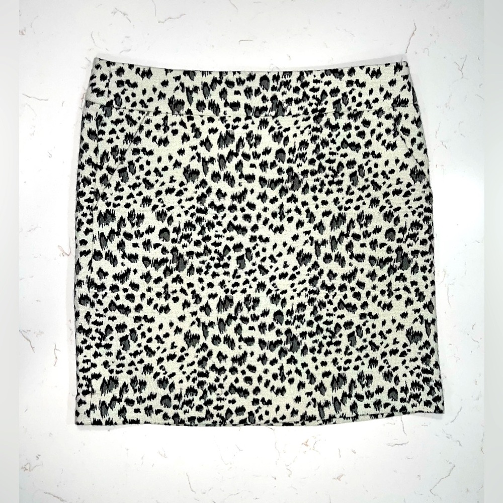 LOFT Black & Cream leopard Print pencil skirt size‎ medium